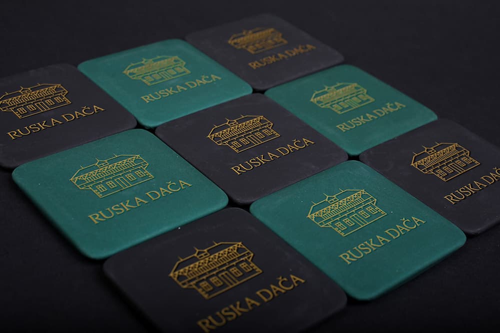 Magnetek Ruska dača v zeleni ali črni barvi